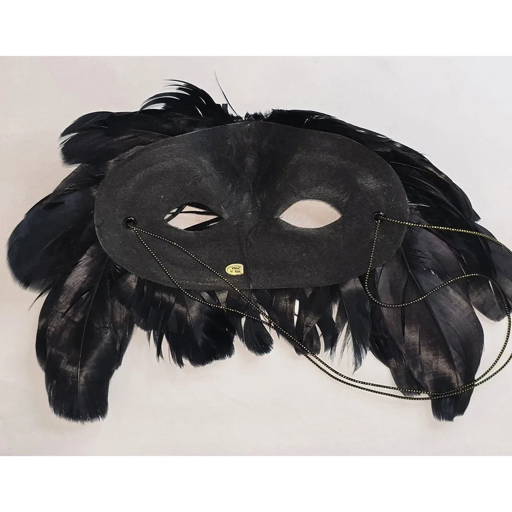 Masquerade Black & Red Feathered Mask Halloween Mardi‎ Gras Womens Costume